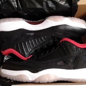 Jordan 11 retro low ie